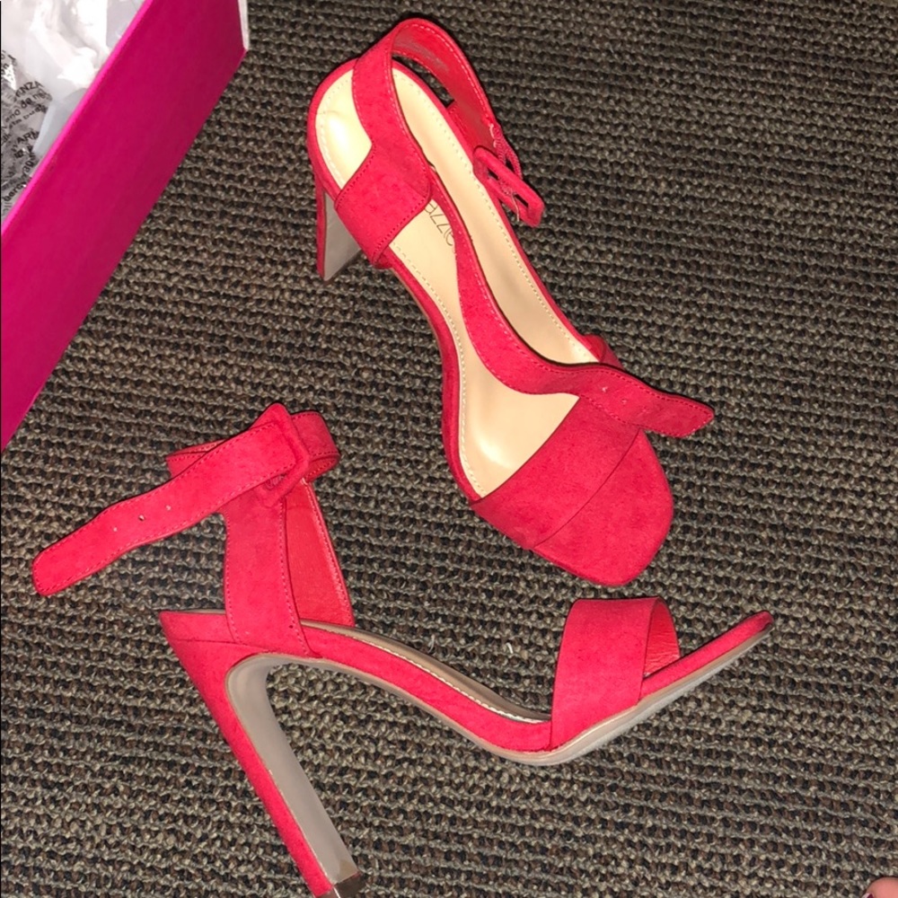 Red Heels size 7 NEVER WORN